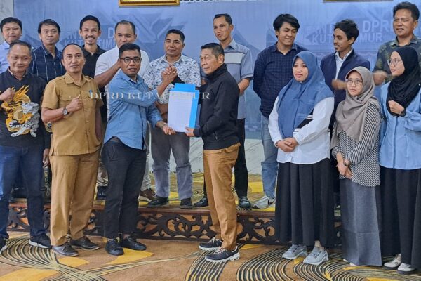 Tenaga Ahli DPRD Kutai Timur Terima SK Resmi untuk Tahun 2025