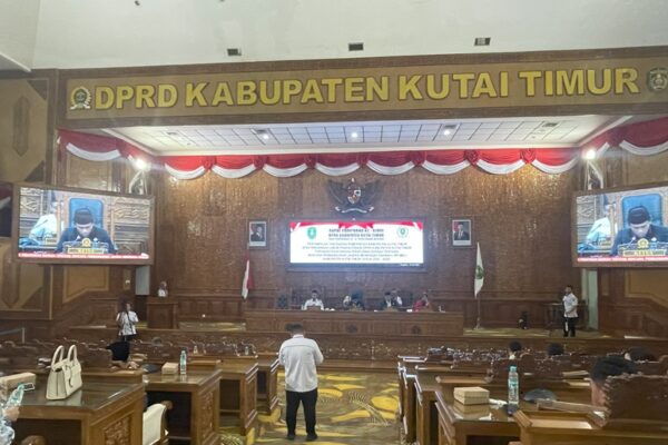 DPRD Kutim Gelar Paripurna Tanggapan Pemerintah atas Pandangan Fraksi, Ketua DPRD Jimi Tegaskan Komitmen Pembangunan Berbasis Visi RPJMD