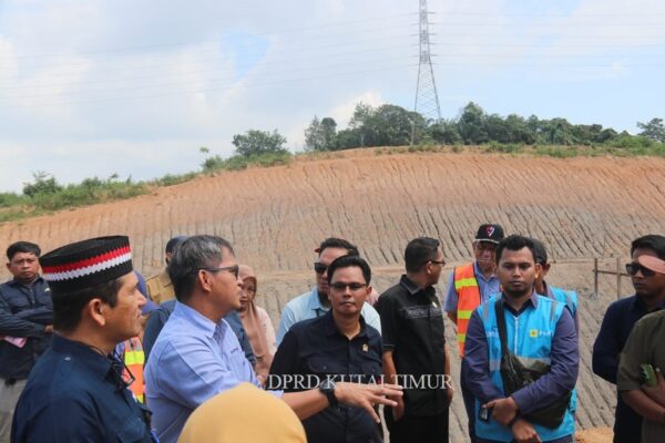DPRD Kutim Tinjau Bukit Kayangan, KPC Komitmen Penuhi Kebutuhan Dasar Warga Terdampak Tambang