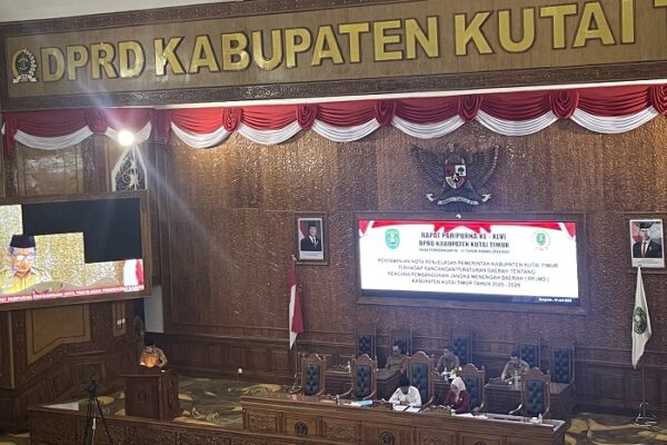 DPRD Kutim Gelar Paripurna ke-48, Fraksi-Fraksi Sampaikan Pandangan Umum atas Raperda RPJMD 2025–2029