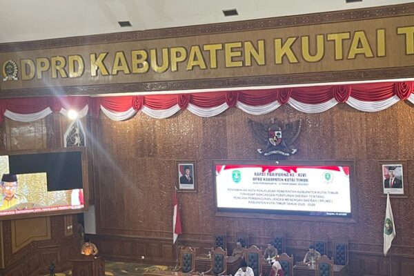 DPRD Kutim Gelar Rapat Paripurna ke-46, Nota Penjelasan Raperda RPJMD 2025–2029