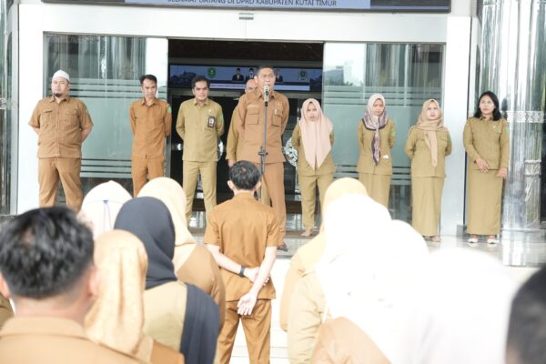 Sekwan DPRD Kutim Tegaskan Disiplin ASN dan PPPK Saat Apel: Foto Absen Palsu, BKSDM Sudah Tahu