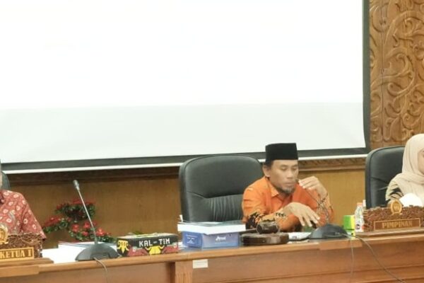 Banggar DPRD dan TAPD Kutim Gelar Rapat Lanjutan Bahas Perubahan KUA-PPAS 2025